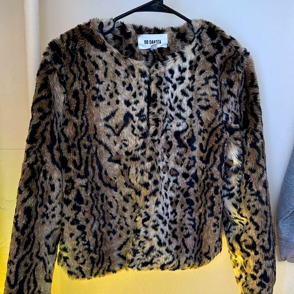 Faux fur leopard jacket